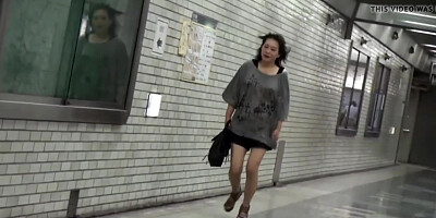 Japanese teenage honeys urinating