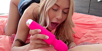 Summer Es To Her Roommate Bedroom To Seduce Fucked Her - Summer Vixen And Haley Spades