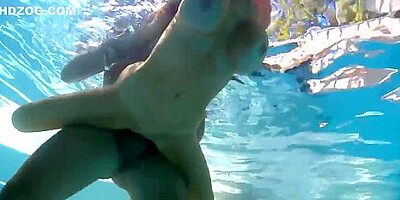 Stacked MILF Nikki Benz hardcore anal fucking poolside