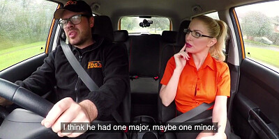 English spex babe publicly blows guy in car