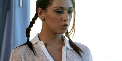 Epic girl-on-girl Latina honey Sara Luvv rubdown ample culo COUGAR Ariella Ferrera