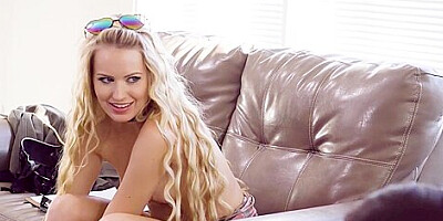 Does What With With Scarlett Sage, Dava Foxx And Brandi Love