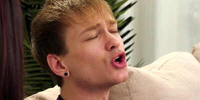 Teen making erotic pics on bros big cock