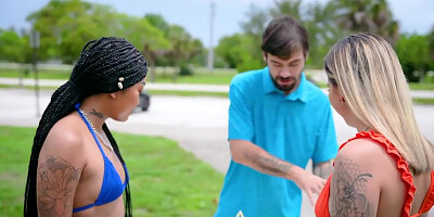 Lina, Clara and Marley Sells Their Lemonade (Clara Trinity, Nade Ultra-Kinky, Marley Madden)