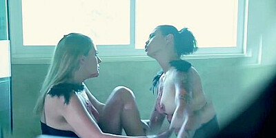 Dana Vespoli and Elexis Monroe enjoys eating each other in the bathtub