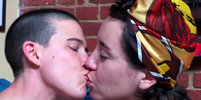 Lesbian sex between girlfriends Jordan J and Elliott