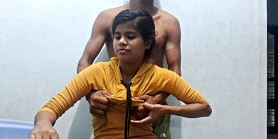 Mast chudayi ki stepmom ki aur andar hi pani nikal diya