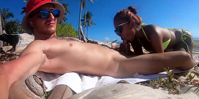 Beach fuck in public with Thai GF
