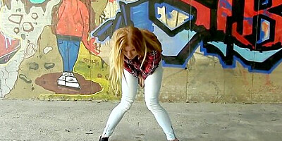 Chrissy Fox – Bladder bulge Torture. Lovewetting