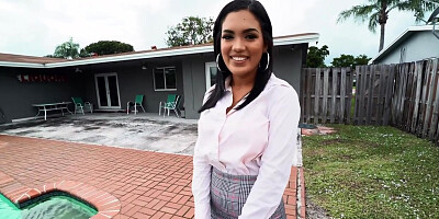 Single Real Estate Agent - Alina Belle