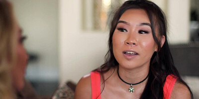 Kendra invites Penny to watch her fuck Kimmy