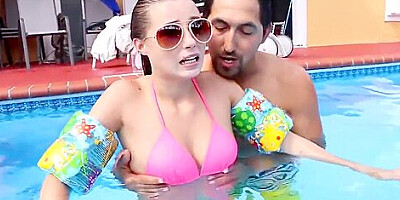 Stunning teen 18+ Carolina Sweets