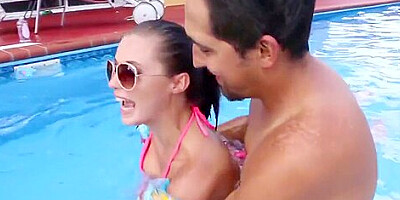 Stunning teen 18+ Carolina Sweets