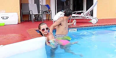 Stunning teen 18+ Carolina Sweets