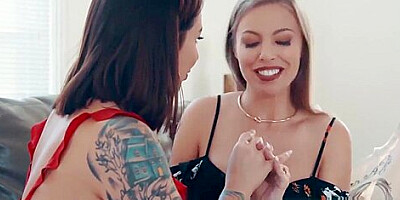 Britney Amber drills Ivy Lebelles ass with buttplug