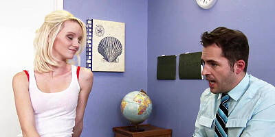 Sammie Daniels takes her teacher's dick in her pussy to pass the class