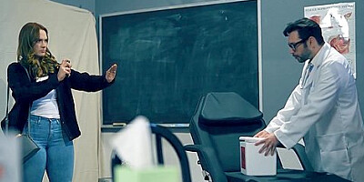 Strange Doctor Impregnates Busty & Booty Woman Siri