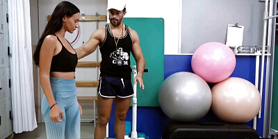 Perverted dirty personal trainer seduces latina teen for having sex