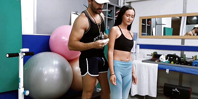 Perverted dirty personal trainer seduces latina teen for having sex