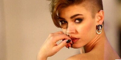 Britt Linn in glamour posing