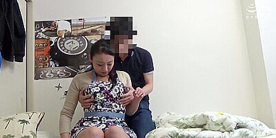 YI2202-Fucking a rented housekeeper`s mature woman