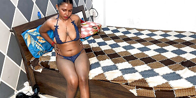Juicy desi girl playing with himself