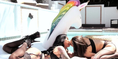 Poolside big tits lesbian pussy licking