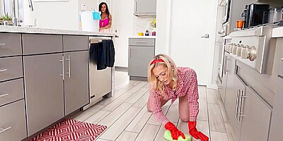 Lesbian Couple And Enjoy Wild Sex - Zoey Sinn And Casey Calvert