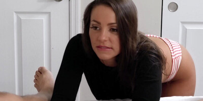 Abigail Mac & her sibling Adriana Chechik share one bf in a threeway