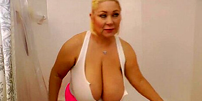 Suds In The Tub - Samantha 38g And Blonde Bbw