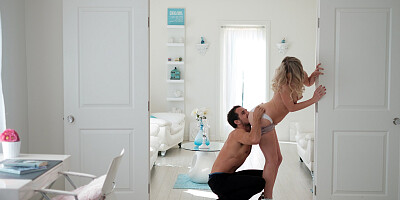 Vienna Rose gets eaten out and fucked in the morning