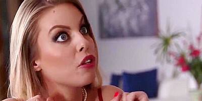 Britney Amber And Naomi Woods In Sexy Lesbians And Get Naughty