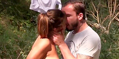 Naomi Bennet fucks outdoor