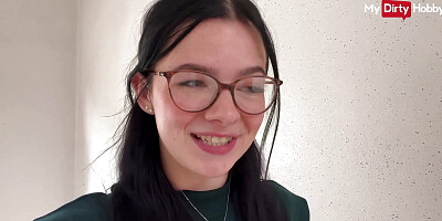 Teen (18+) Amateur Roxi Black learns how to suck dick - MyDirtyHobby