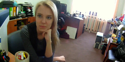 Charming blonde agrees to hive a handjob to that dude