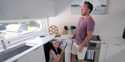 Caretakers left the house so girl can play with man and fuck