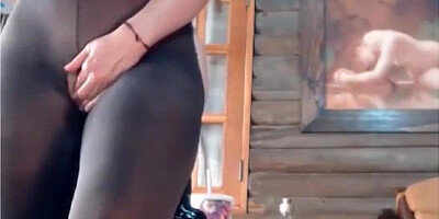 IDEAL MEATY BUTT CAMGIRL TOYING WITH FAUX-COCK