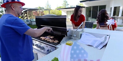 Its A Crazy Family Holiday! Ariella Ferrara Jennifer Jacob