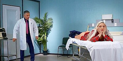 Blonde with great ass inserts holes for fucking with doctor