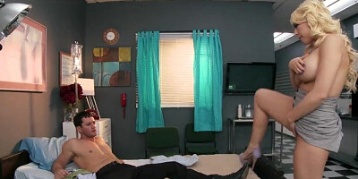 Brazzers - Kragney linn plays doctor