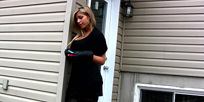 Seductive stepmom shows off her sensational body