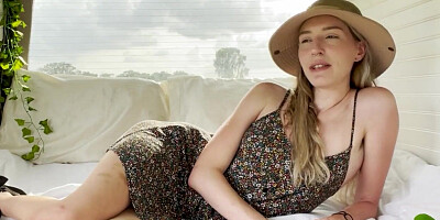 Florida Girl Gets Off on a Bench