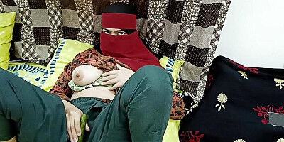 Desi Stepmom in Hijaab Playing With Cucumber