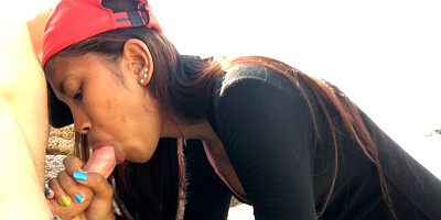 Thai teen nympho sucking a BWC at beach