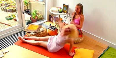 Girlfriends masturbate naked in front of each other