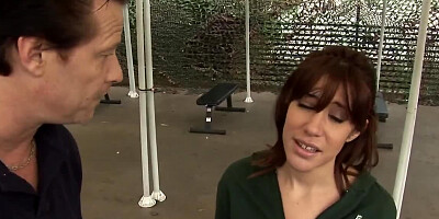 After workout materialistic pornstar gives blowjob to trainer