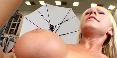 Sporty blonde milf with big tits gets banged in the gym