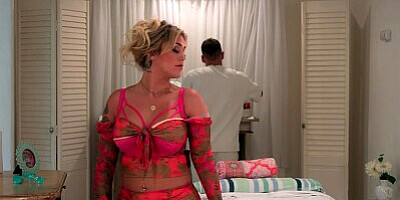 Sexy Bubbly Blonde Kali Roses Loves Massage