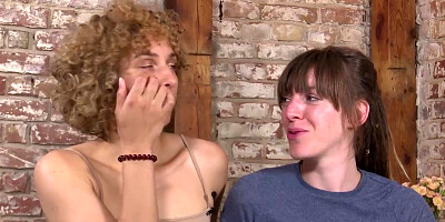 Zungen, Finger, jede Menge Toys: Julie & Nicki