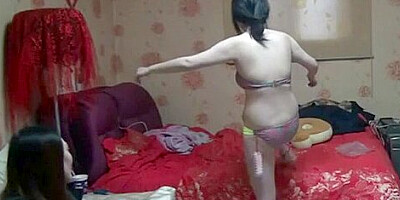 Candid chest model change clothes